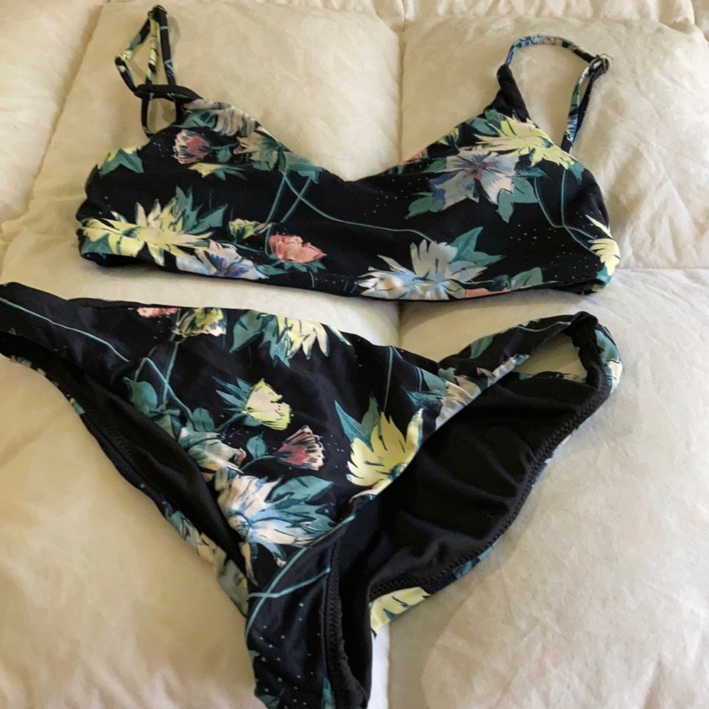 O’Neill S bikini super soft stretchy good shape